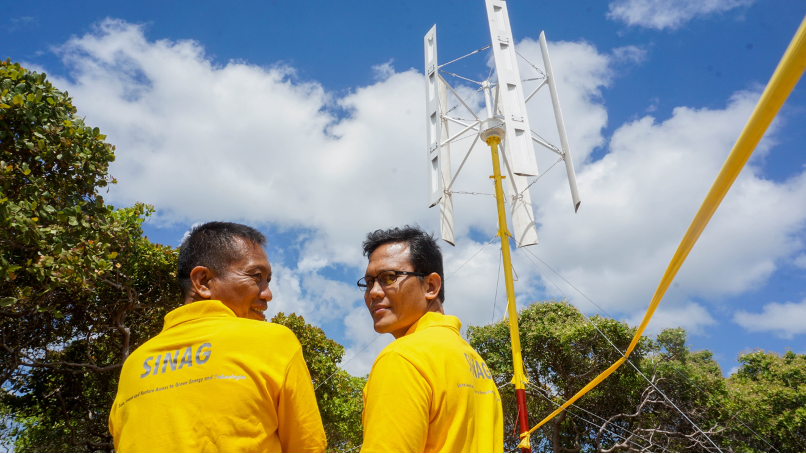 Community Leaders and Maytegued Electric Association members